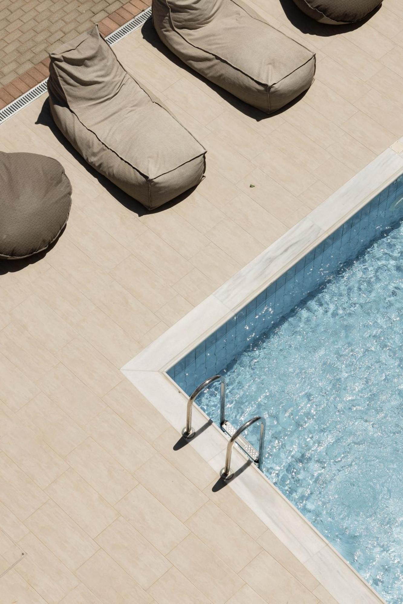 Pollis Hotel