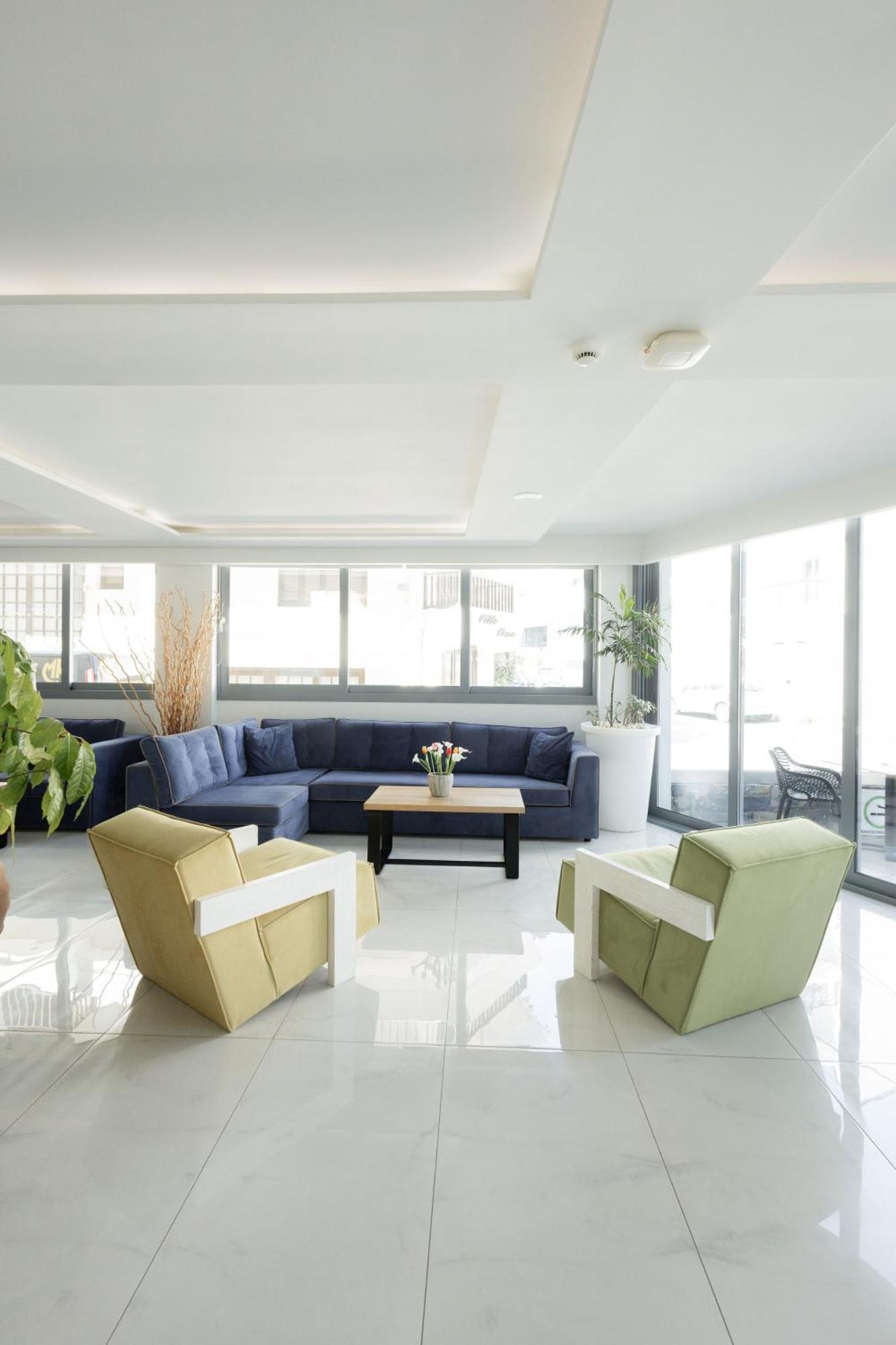 Hotel Pollis 4*