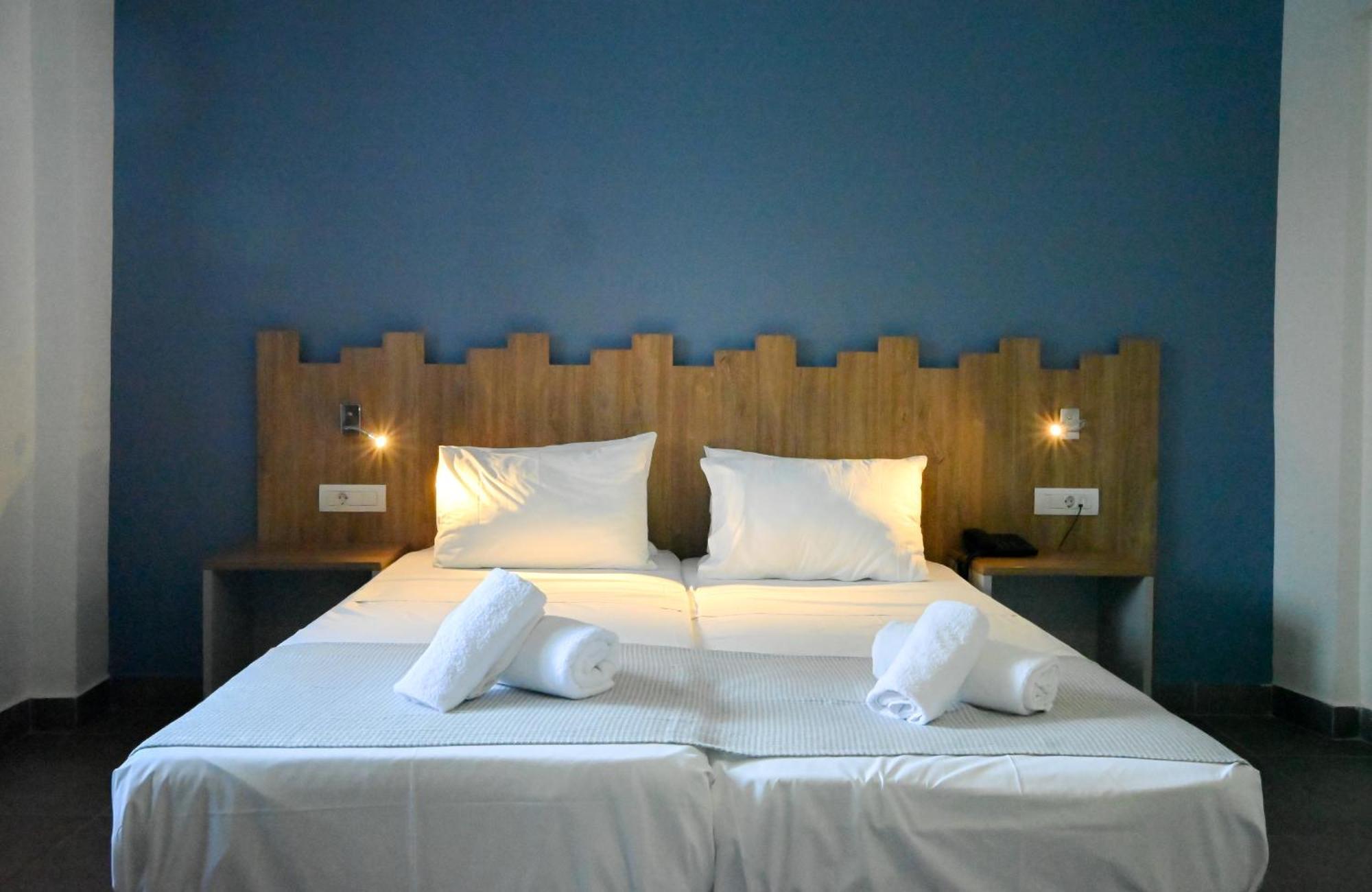Pollis Hotel