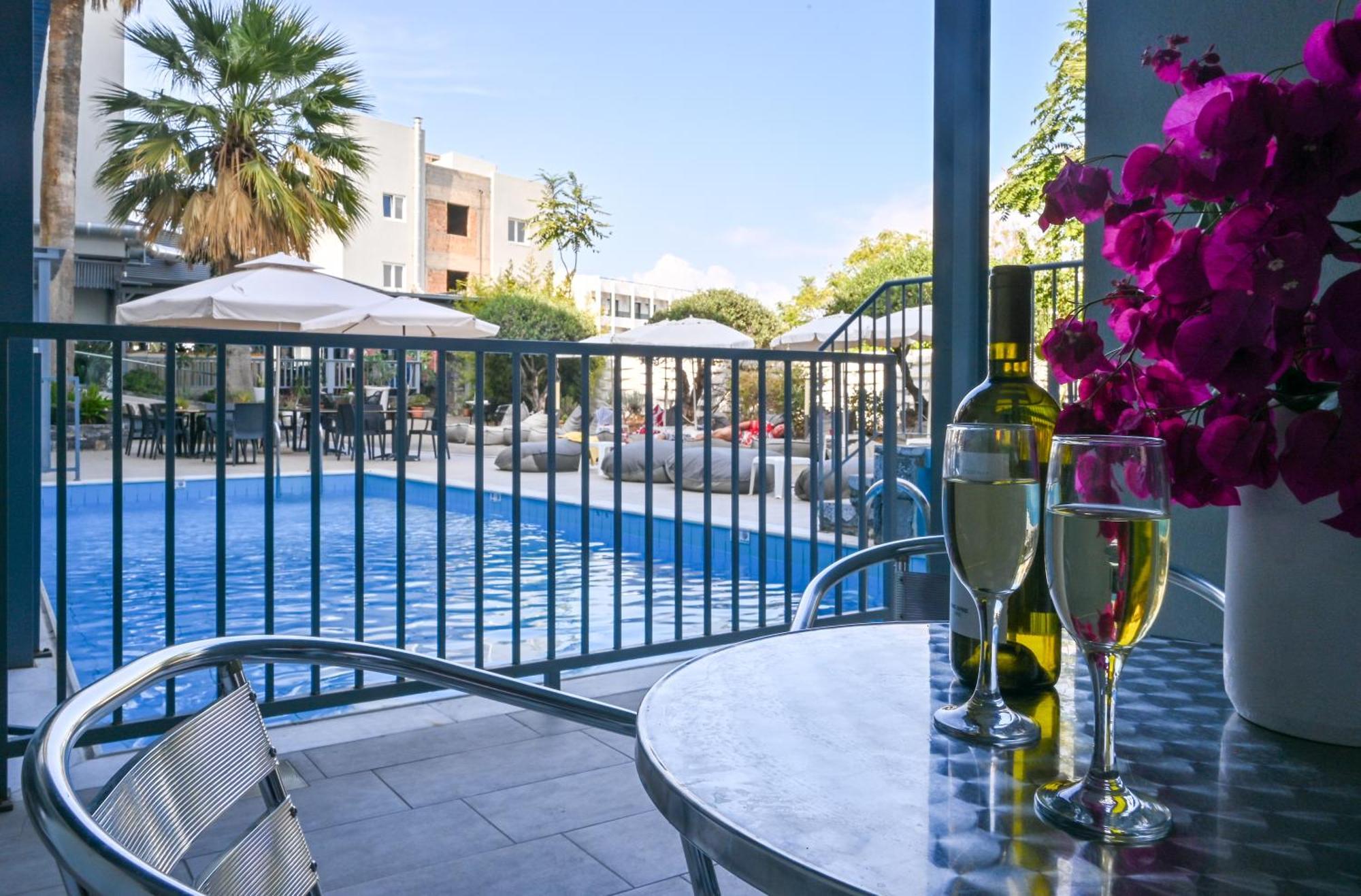 Pollis Hotel 4*